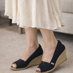 TOMS Black Canvas Peep Toe Espadrille Wedge Shoes Women’s Size 8.5 Casual Summer